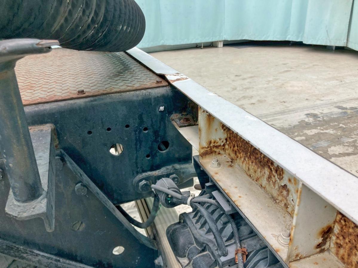 中古粉粒体運搬車 いすゞ ギガ