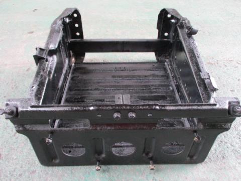 PJ-FY54JY/三菱ふそう 大型車 バッテリーステー 中古パーツ パーツ詳細