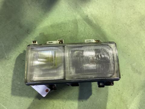 日産UD 大型車 ヘッドライトAy(右) 中古パーツ