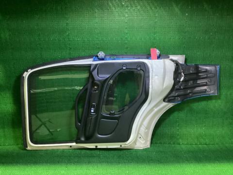 日野 大型車 FドアAy(左) 中古パーツ