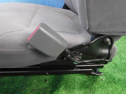 いすゞ エルフ ドライバーシート 中古パーツ