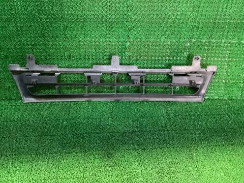 いすゞ フォーワード ラジエーターグリル 中古パーツ