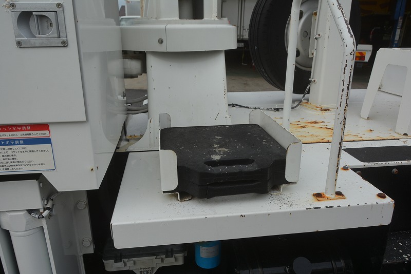 中古高所作業車 いすゞ エルフ