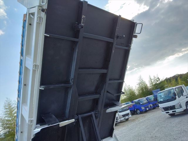 中古ダンプ 三菱ふそう キャンター