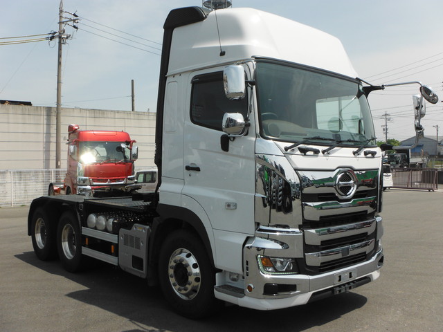 お歳暮 中国日野自動車700系列トラクターヘッド 1/24スケール ミニカー