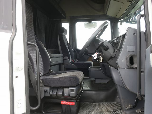 中古トラクタ 日野 スカニア