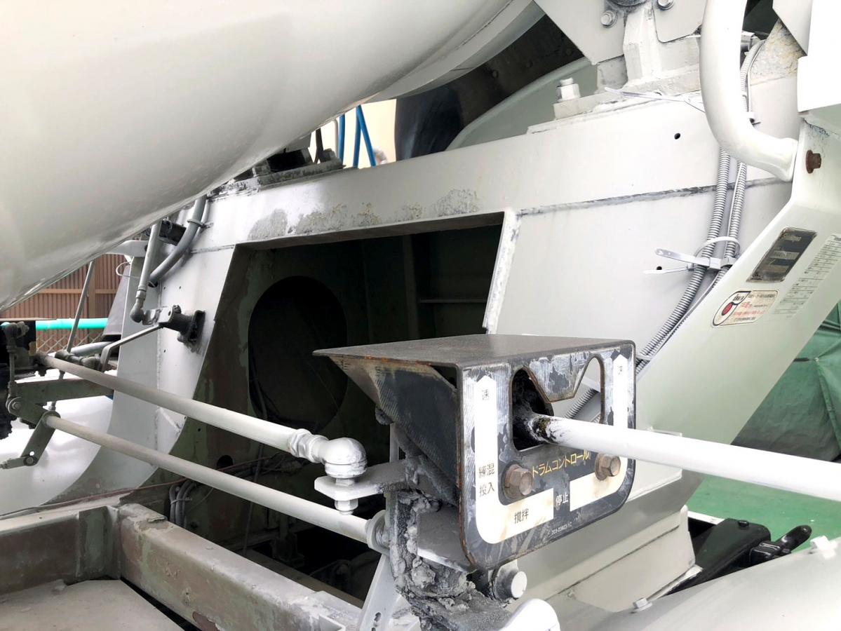 中古ミキサー車(生コン車) UDトラックス クオン