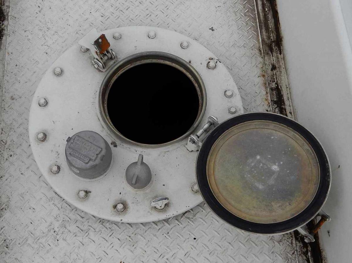 中古タンクローリー いすゞ エルフ