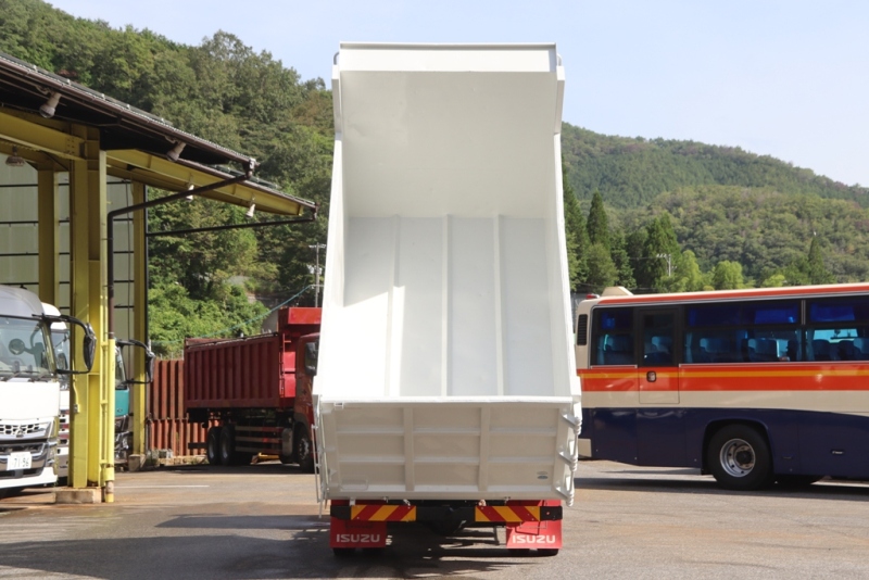 中古深ダンプ いすゞ フォワード