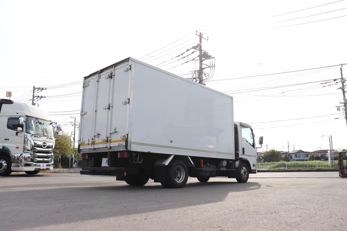 中古冷凍バン いすゞ エルフ