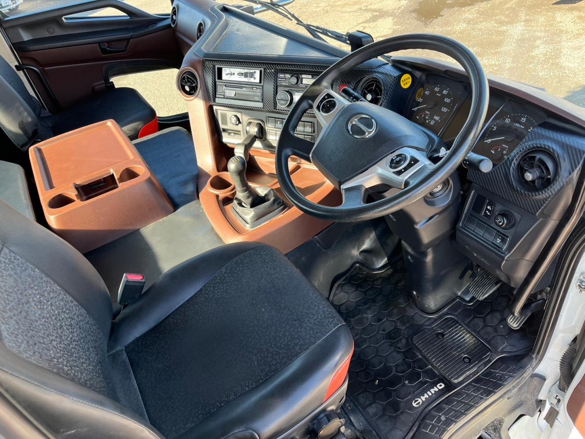 中古ミキサー車(生コン車) 日野 プロフィア /☆カヤバ製8.7m3☆電動