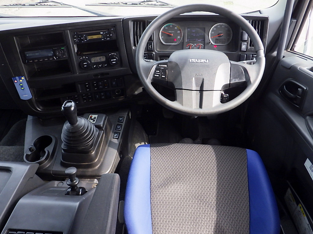 中古トラクタ いすゞ ギガ