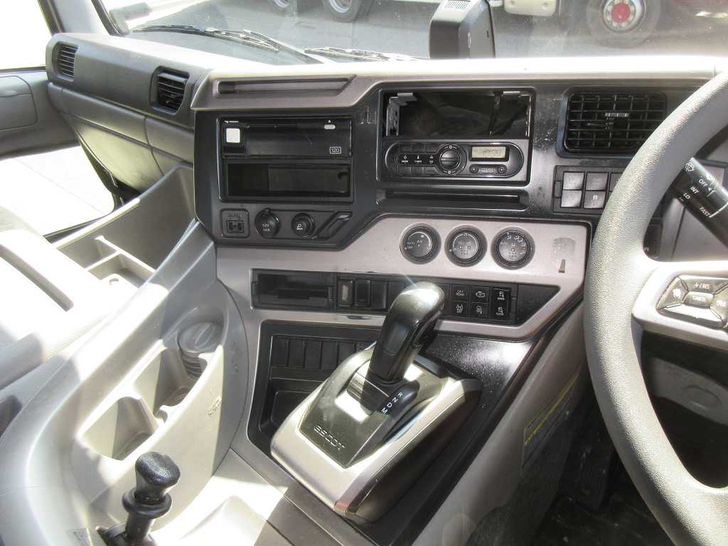 中古トラクタ UDトラックス クオン