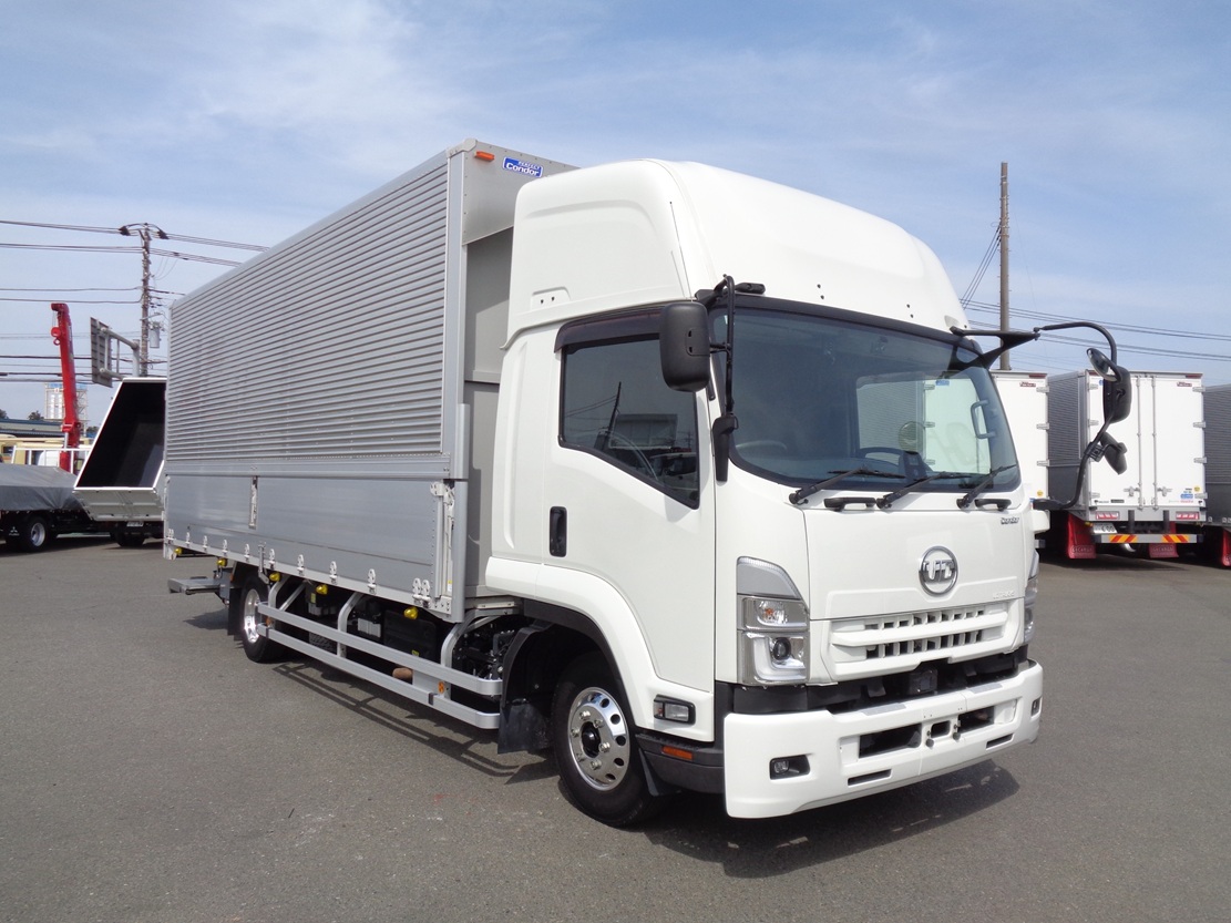 ステンレスピラー UDトラックス コンドル20 標準車/ワイド車 1995年06月〜2007年01月 鏡面仕上げ 入数：1セット(2枚) AP-PILMR657-SI UDトラックス（日産） コンドル 中型 アルミウィング BDG-MK37C (3189