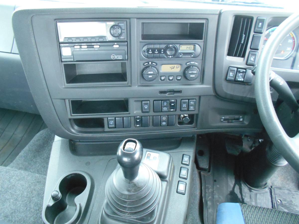 中古トラクタ いすゞ ギガ