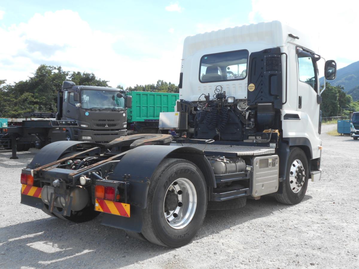 中古トラクタ いすゞ ギガ