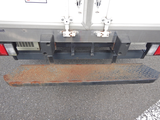 中古冷凍バン いすゞ エルフ