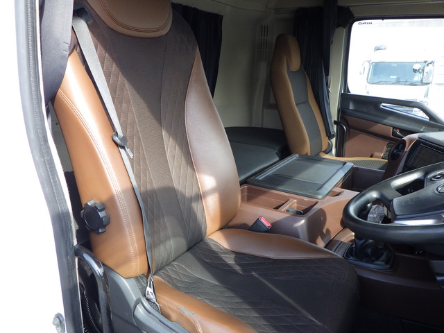 中古トラクタ 日野 