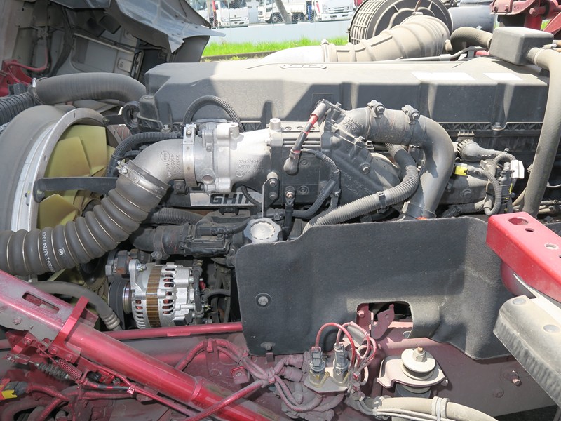 中古トラクタ UDトラックス クオン