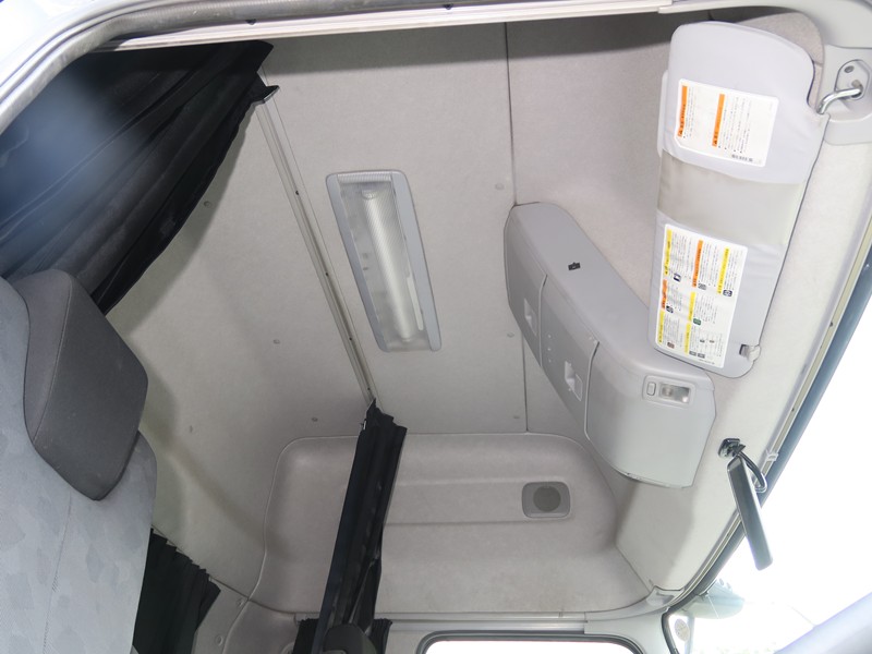 中古トラクタ UDトラックス クオン