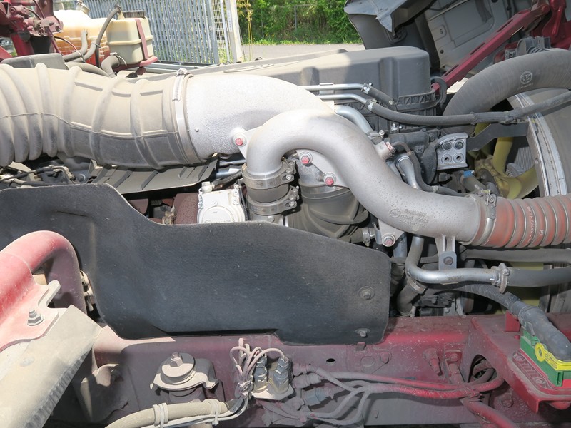 中古トラクタ UDトラックス クオン