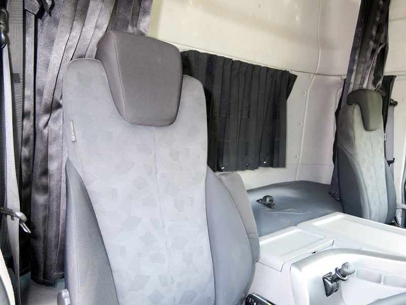 中古トラクタ UDトラックス クオン