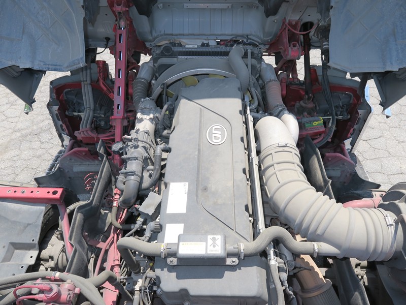 中古トラクタ UDトラックス クオン