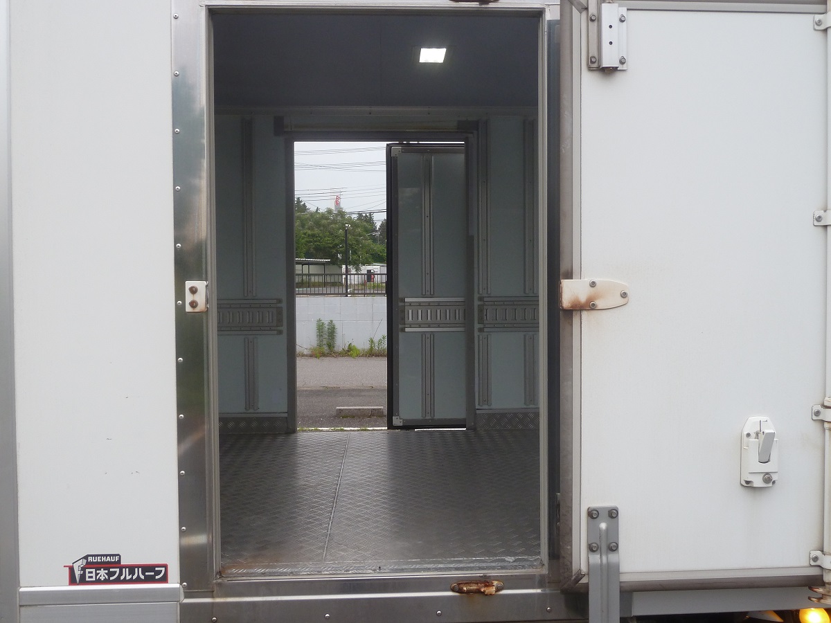 中古冷凍バン 三菱ふそう キャンター