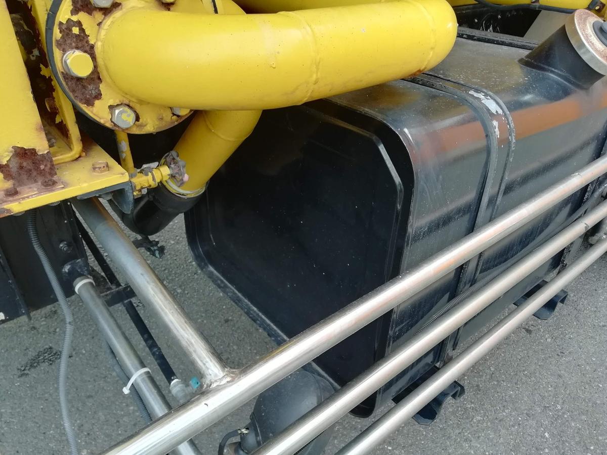 中古散水車 三菱ふそう ファイター