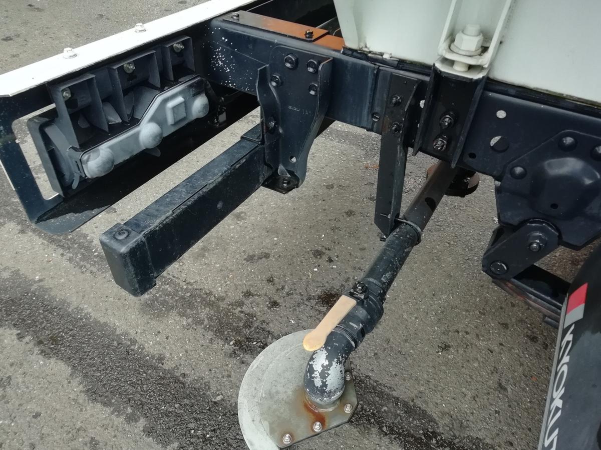 中古散水車 いすゞ エルフ