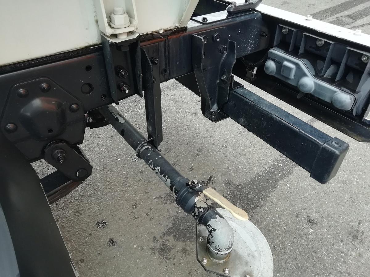 中古散水車 いすゞ エルフ