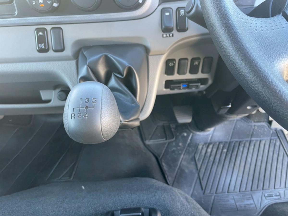 中古冷凍バン 三菱ふそう キャンター