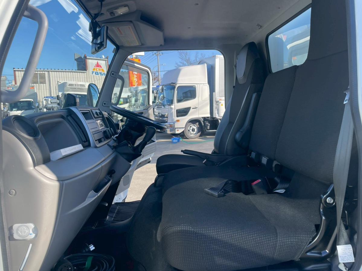 中古冷凍バン 三菱ふそう キャンター