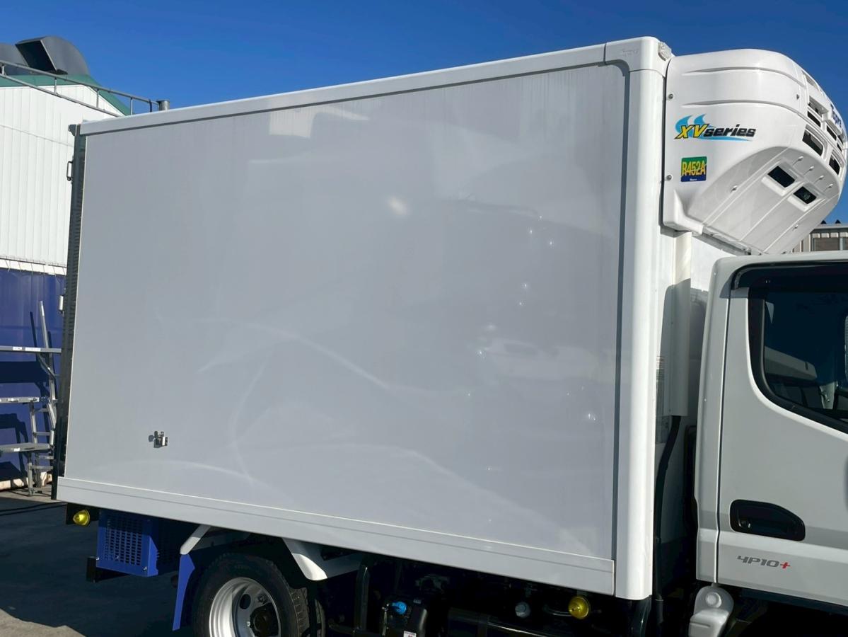 中古冷凍バン 三菱ふそう キャンター