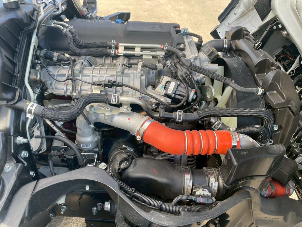 中古冷凍バン 三菱ふそう キャンター