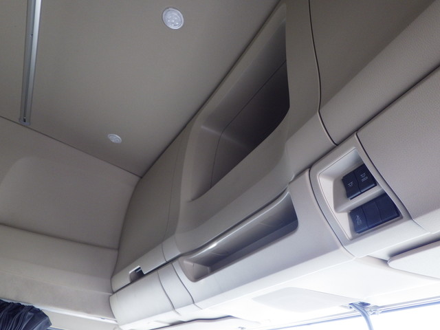 中古トラクタ 日野 