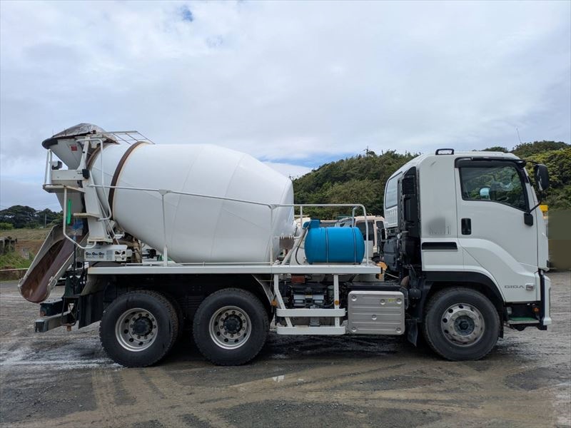 中古ミキサー車(生コン車) いすゞ ギガ