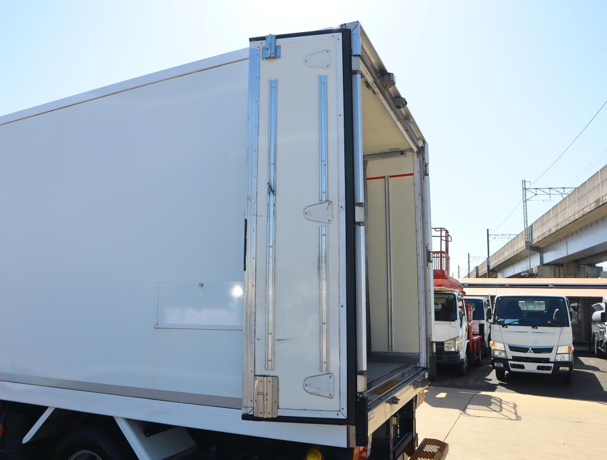 中古冷凍バン いすゞ エルフ