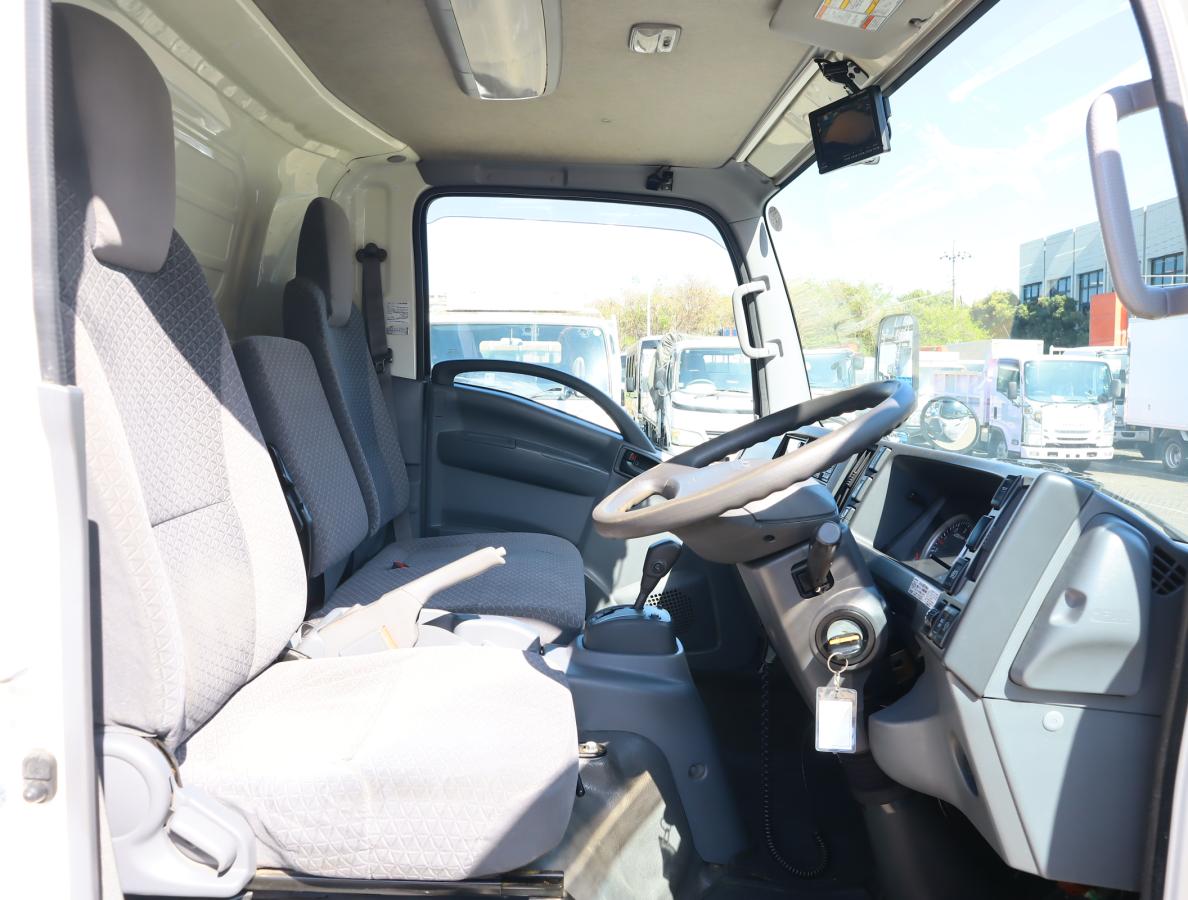 中古冷凍バン いすゞ エルフ