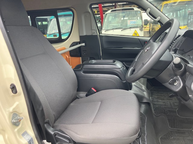 中古バス トヨタ ハイエース