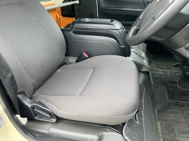 中古バス トヨタ ハイエース