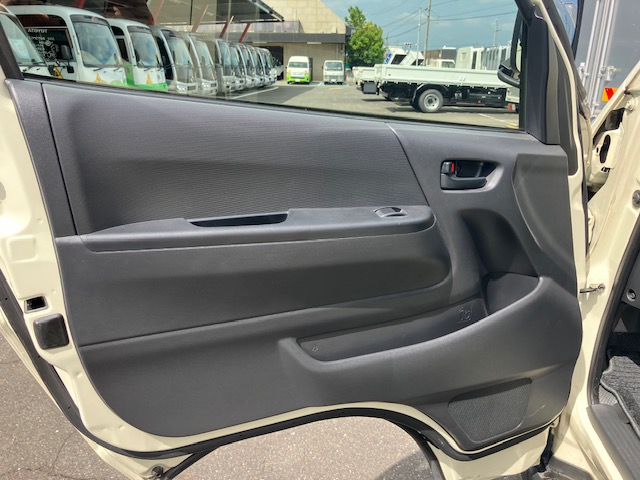 中古バス トヨタ ハイエース