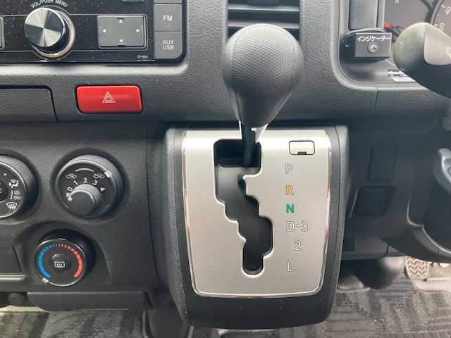 中古バス トヨタ ハイエース