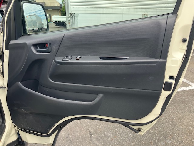 中古バス トヨタ ハイエース