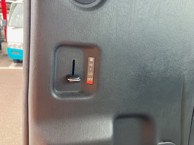 中古バス トヨタ ハイエース