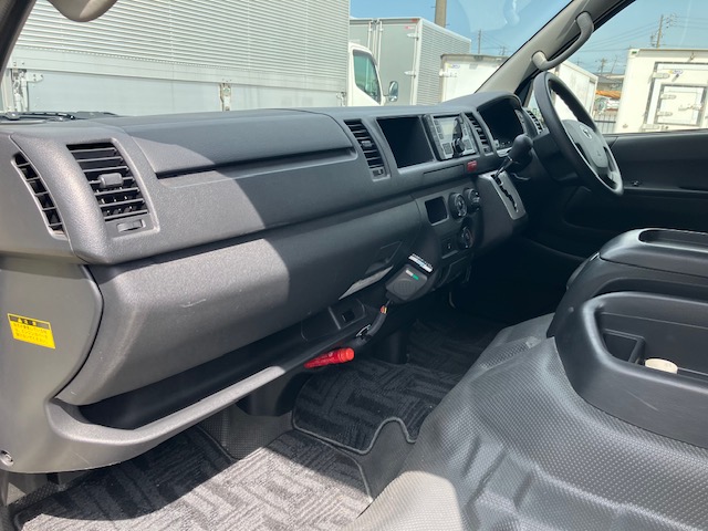 中古バス トヨタ ハイエース