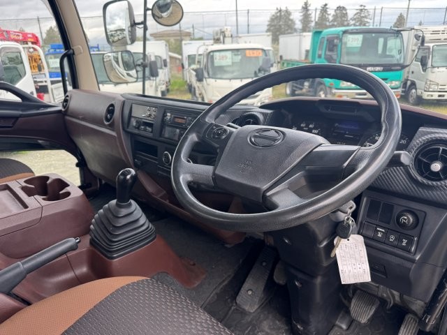 中古冷凍バン 日野 レンジャー
