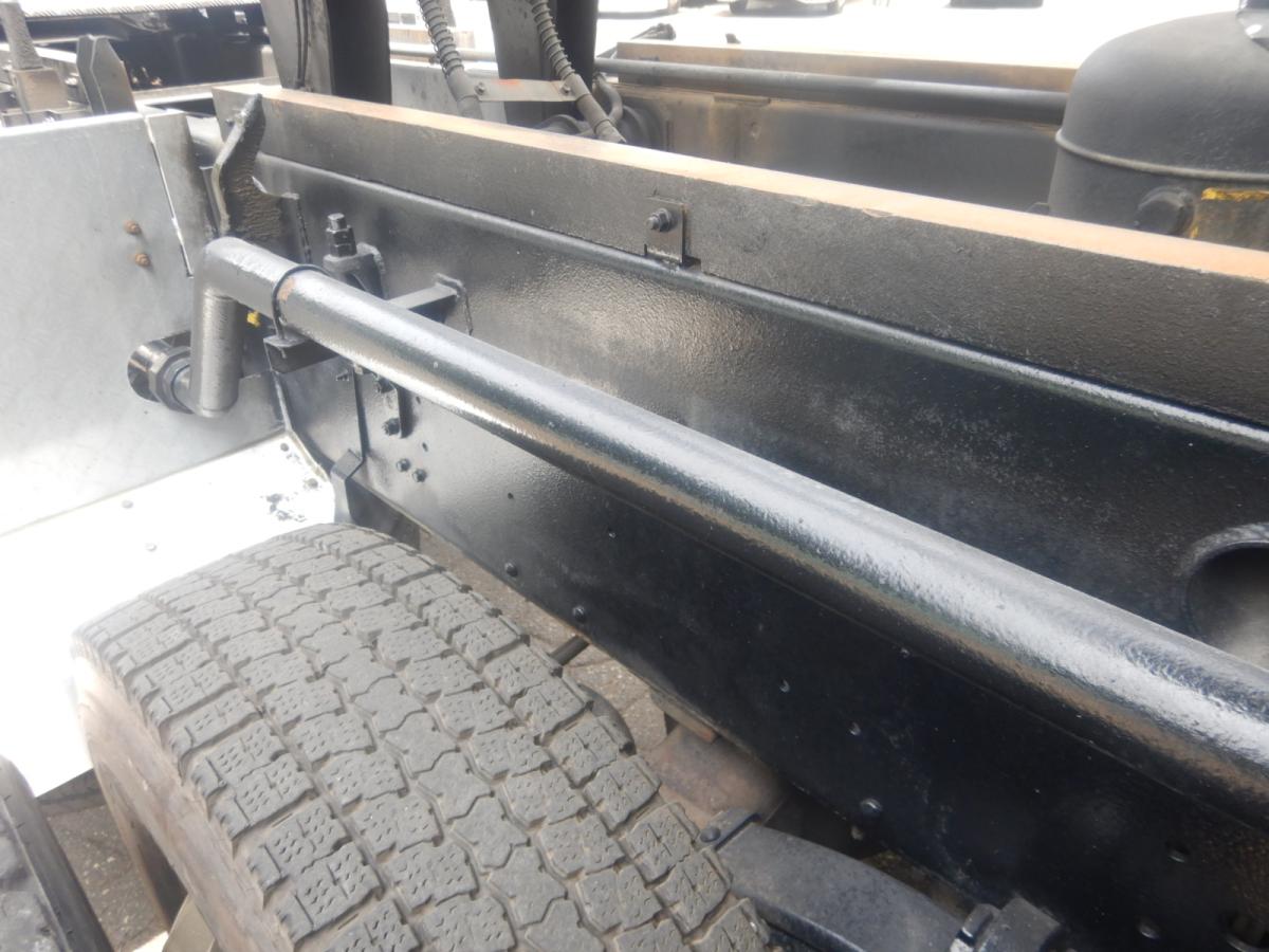 中古粉粒体運搬車 UDトラックス クオン
