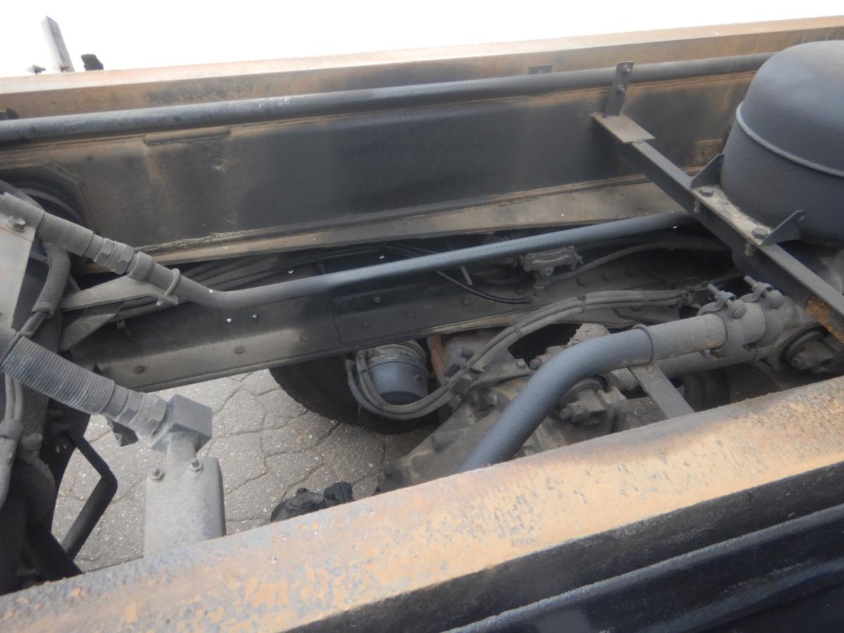 中古粉粒体運搬車 UDトラックス クオン
