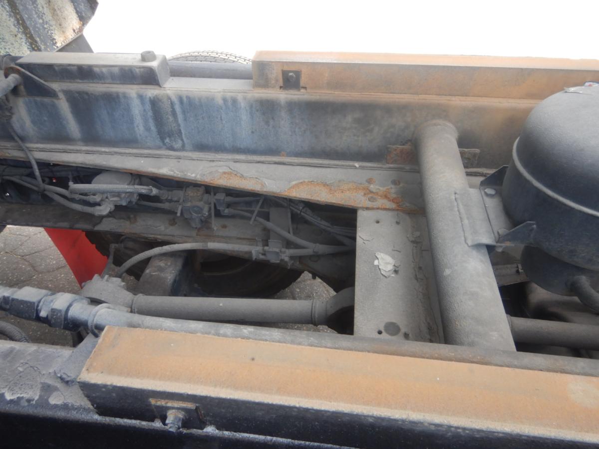 中古粉粒体運搬車 UDトラックス クオン